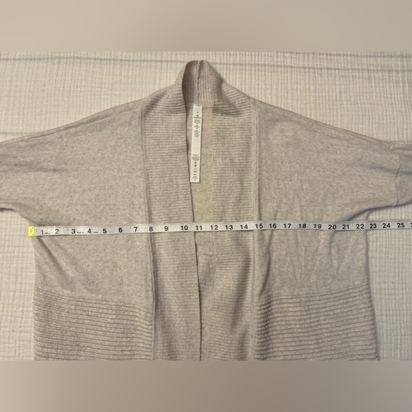 Lululemon 100% Merino Wool Sit in Lotus Open Wrap Cardigan Sweater Size 4 - Picture 9 of 9